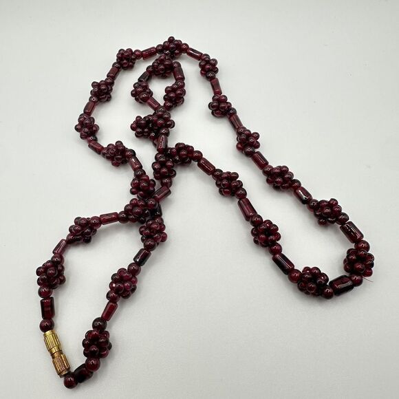 Vintage 23” genuine garnet cluster beaded necklace! - Picture 8 of 10